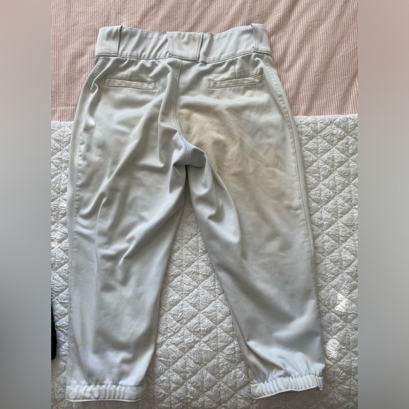 4 pairs of women’s softball pants - Picture 13 of 13